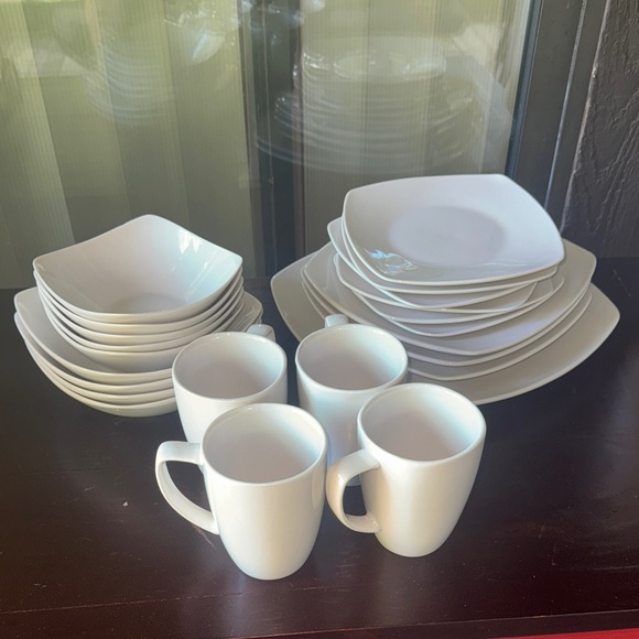 Gibson home Elegant White Dinnerware Set - Picture 1 of 6